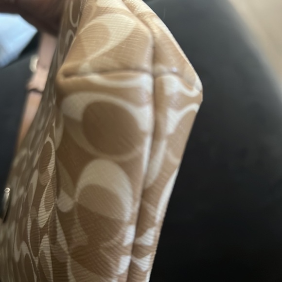 Perfect condition tan bag shoulder strap is adjustable - Picture 4 of 6